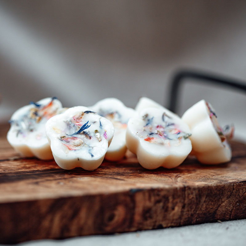 Cloud 9 botanical wax melts with peony, violet, carnation and soft suede fragrance