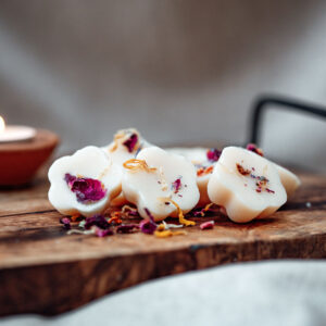 Retreat botanical wax melts with saffron, elemi and oud