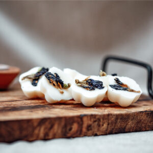 Rock Salt & Driftwood wax melts by Clare a Beau’s