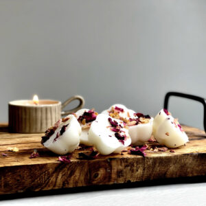 Velvet Damson botanical wax melts with plum, damson, black cherry, rose and patchouli fragrance